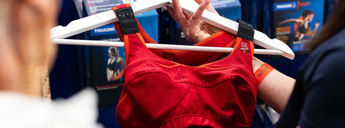 Brassière de sport sur cintre