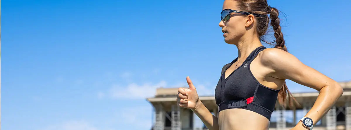 Image de coureuse en brassière de sport