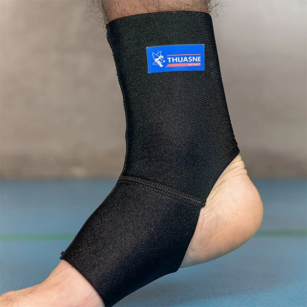 Chevillère ouverte portée sur un gymnase