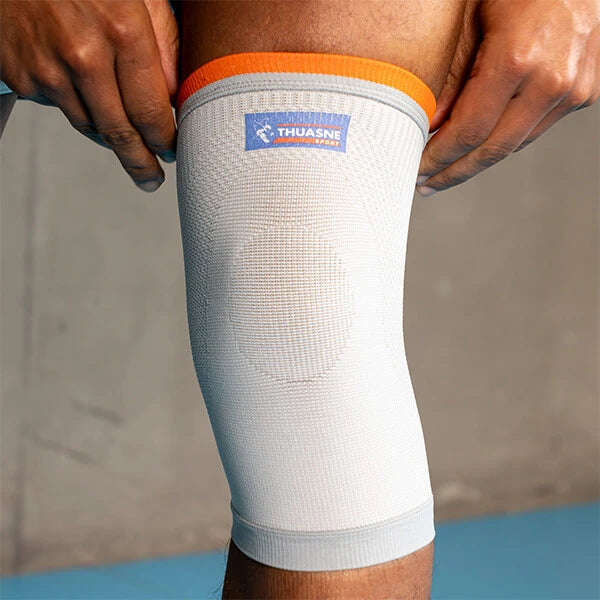 Mise en place de la genouillère de maintien Thuasne