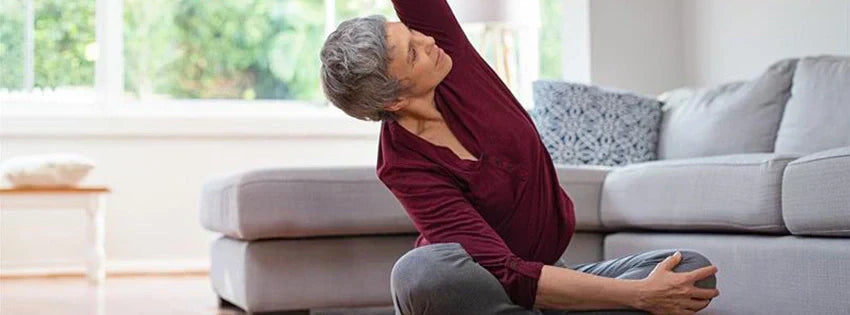 Femme Senior pratiquant sa gymnastique