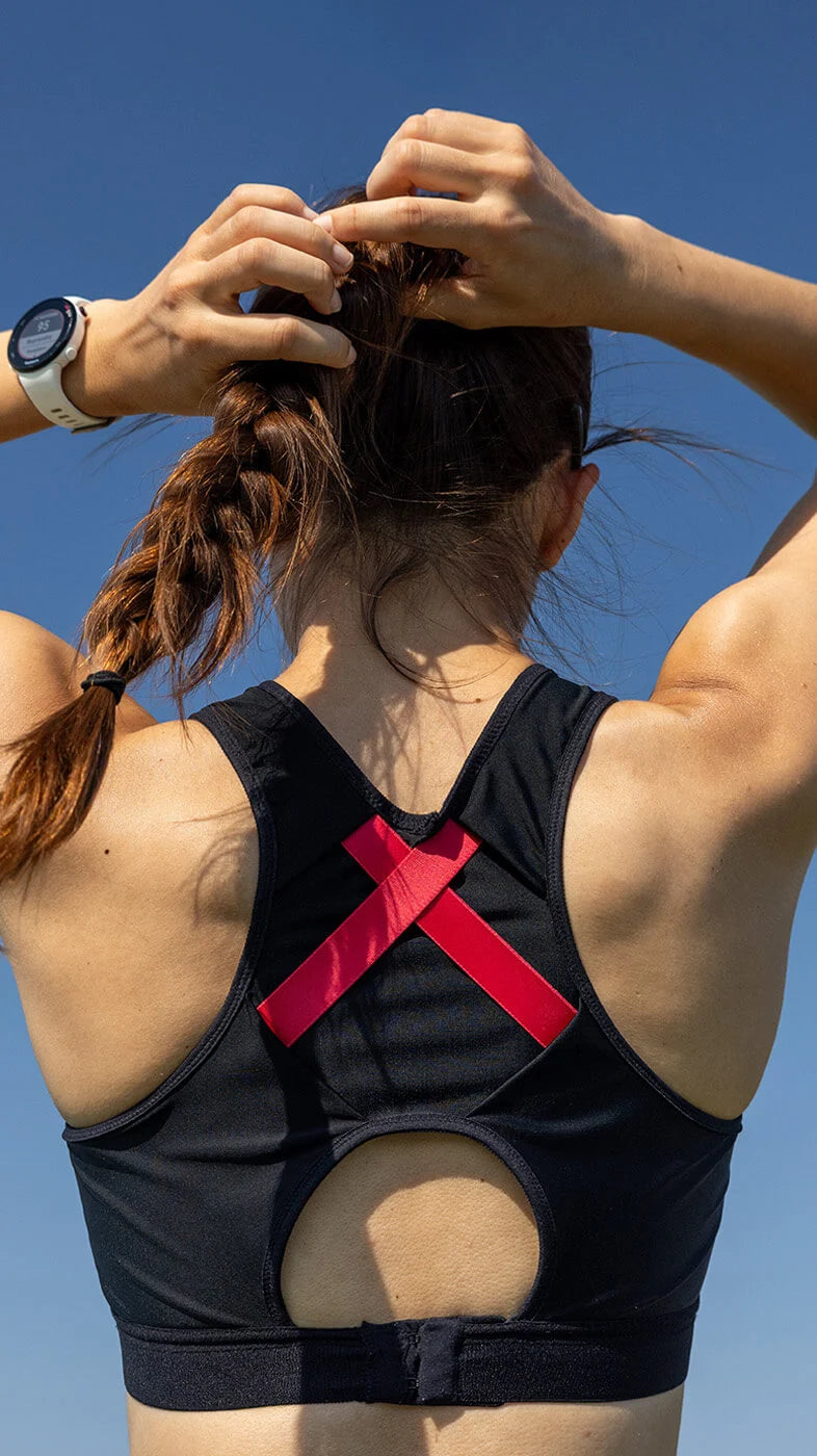 Femme portant une brassière de sport