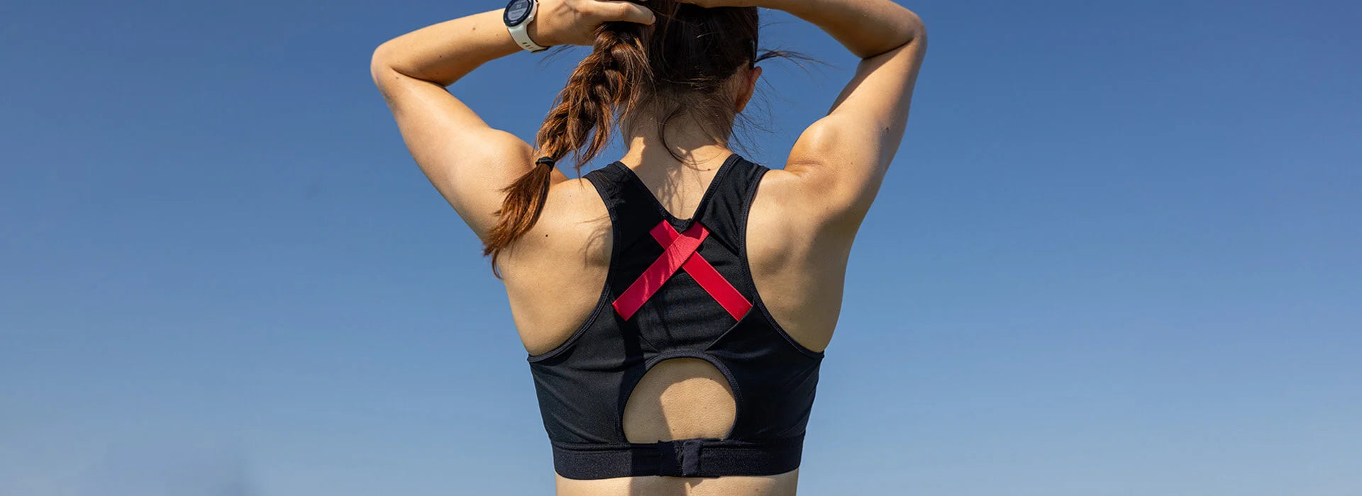 Femme portant une brassière de sport